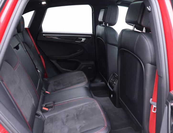 Porsche Macan 16