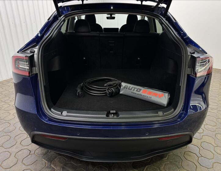 Tesla Model Y 28