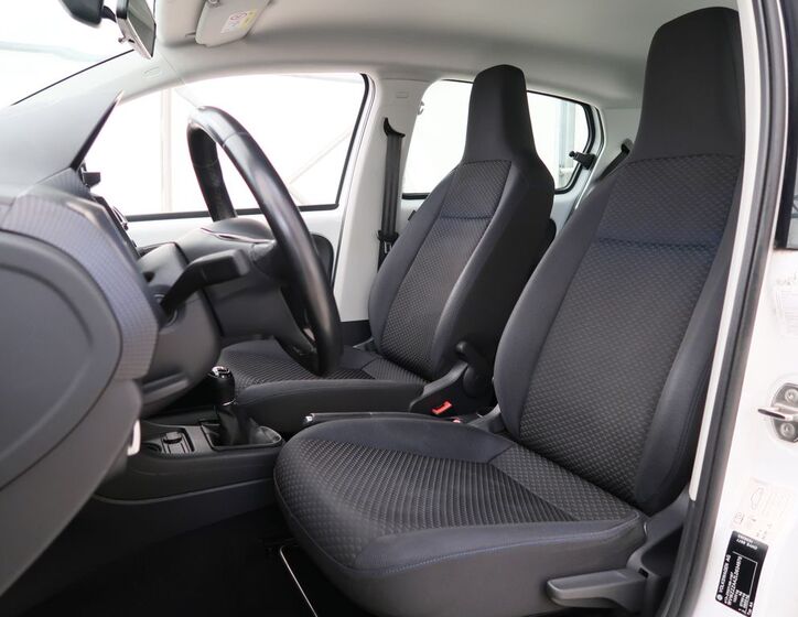 Volkswagen up! 13