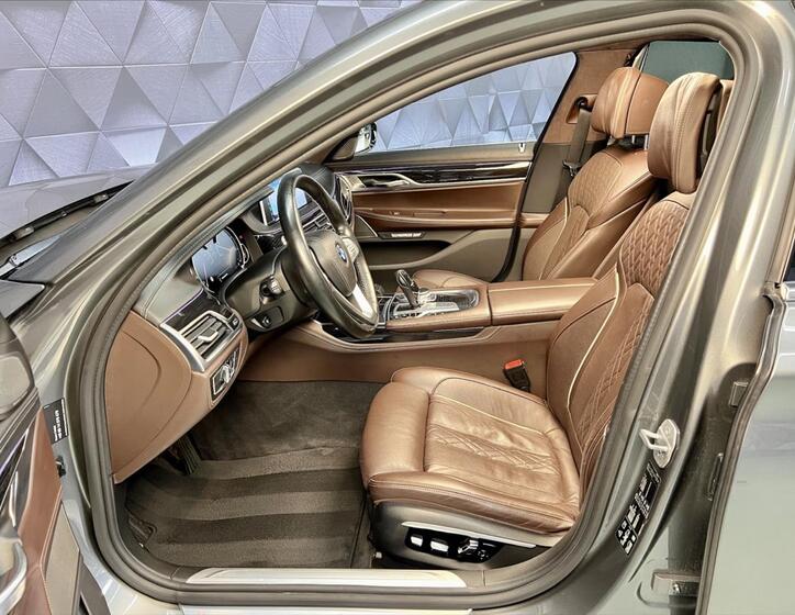 BMW Řada 7 11