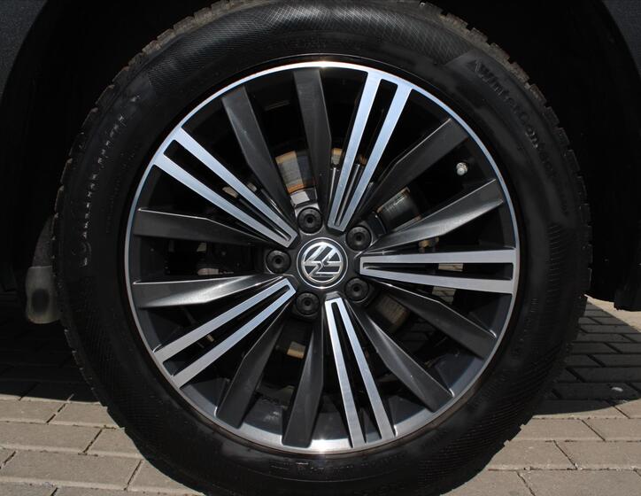 Volkswagen Tiguan 9