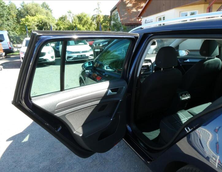 Volkswagen Golf 24