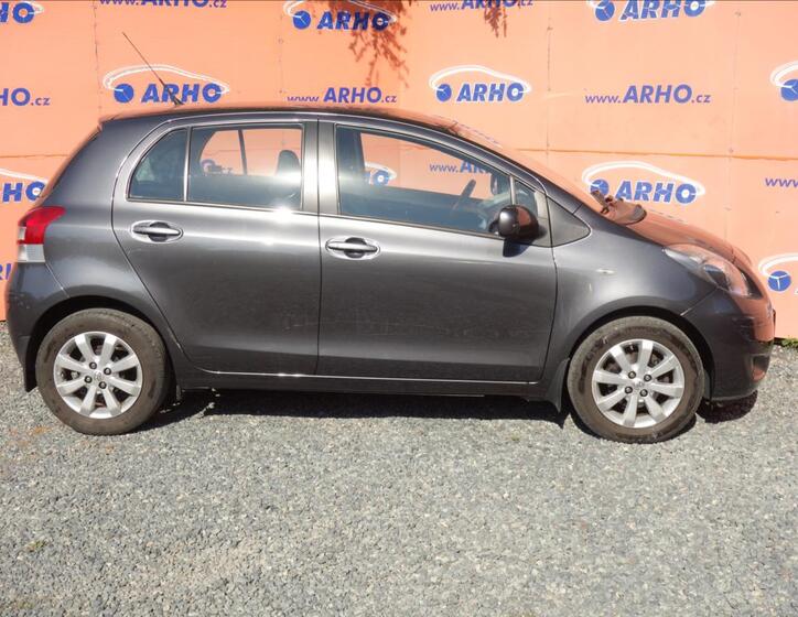 Toyota Yaris 8