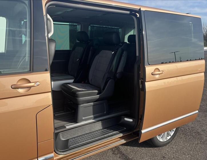 Volkswagen Multivan 13