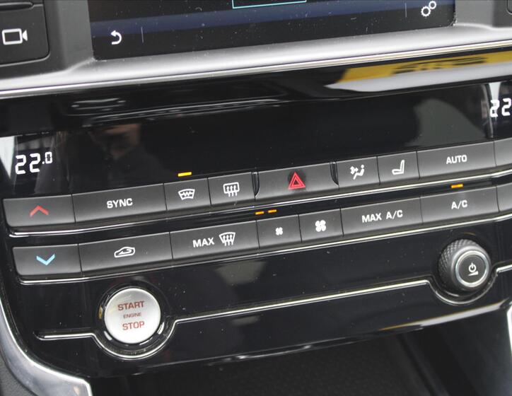 Jaguar XE 19