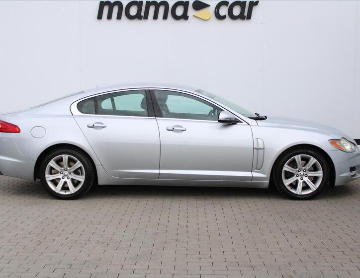 Jaguar XF 8