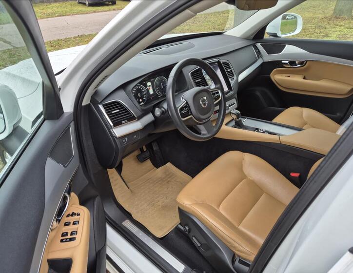 Volvo XC90 9