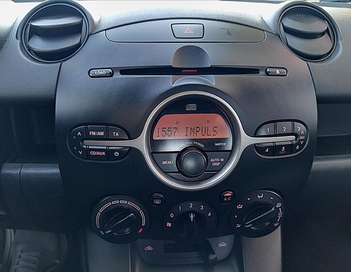 Mazda 2 11