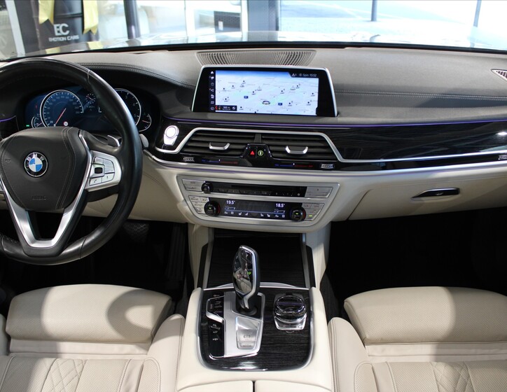 BMW Řada 7 13