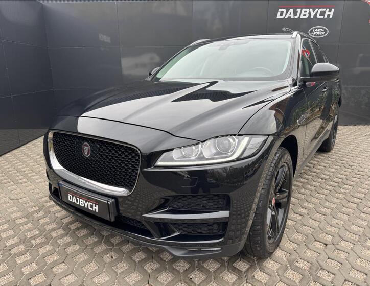 Jaguar F-Pace 2