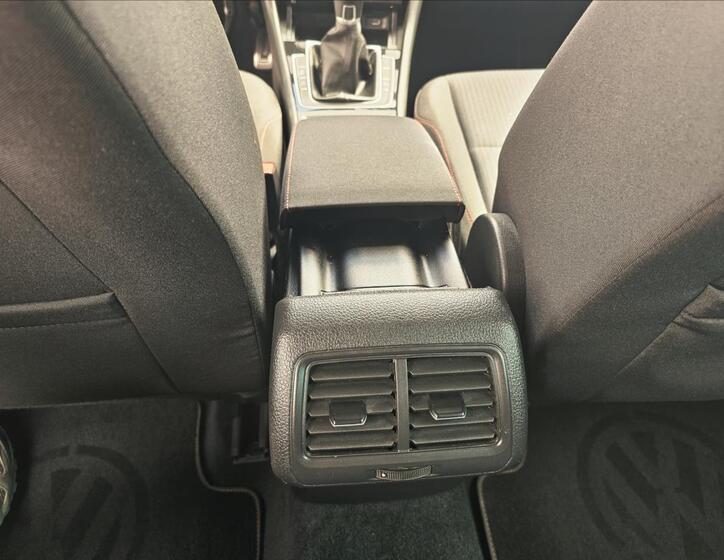 Volkswagen Golf 24