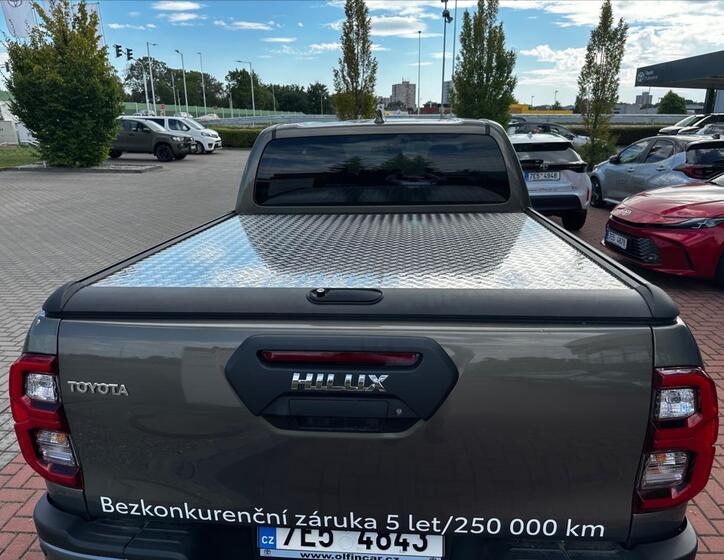Toyota Hilux 6