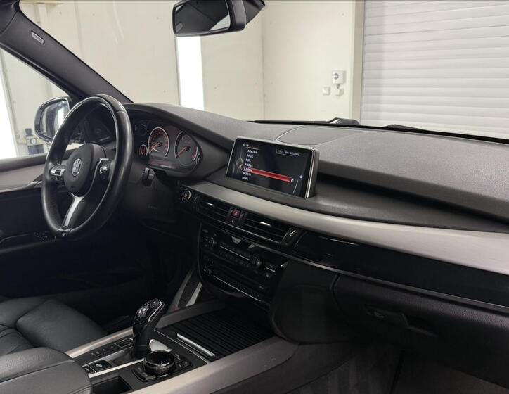 BMW X5 8