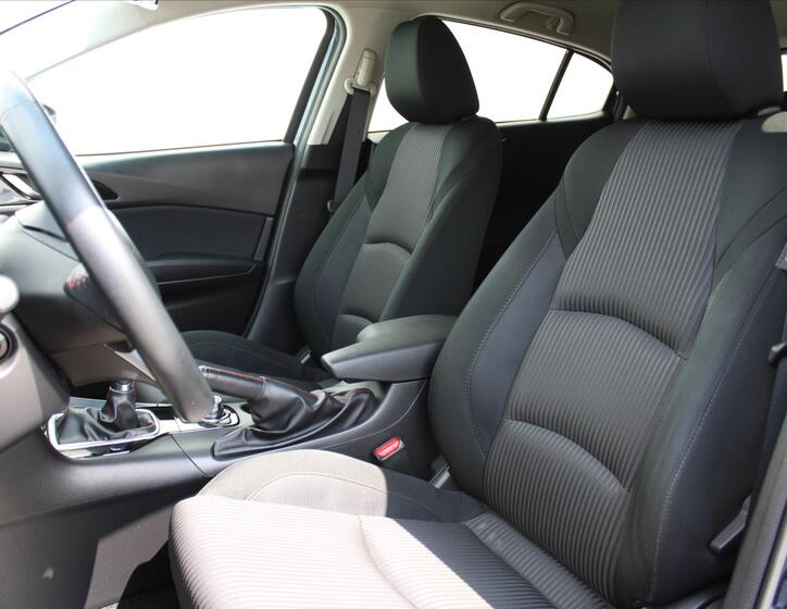 Mazda 3 10