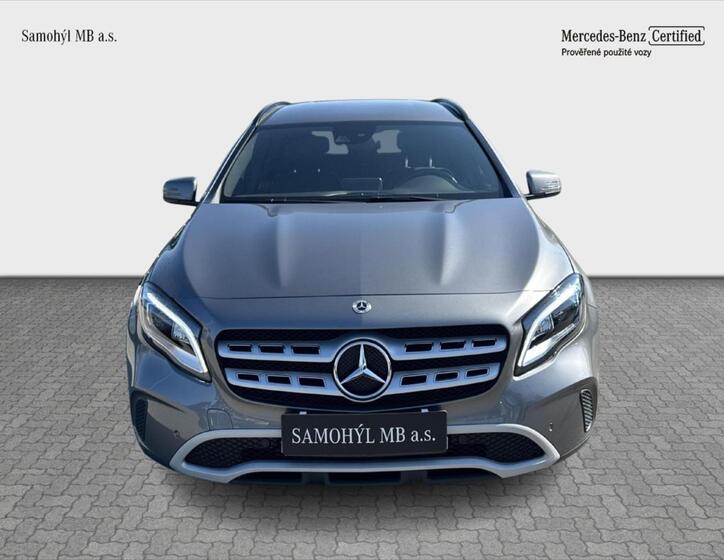 Mercedes-Benz GLA 8