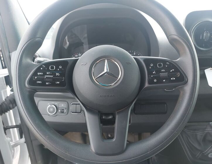 Mercedes-Benz Sprinter 13