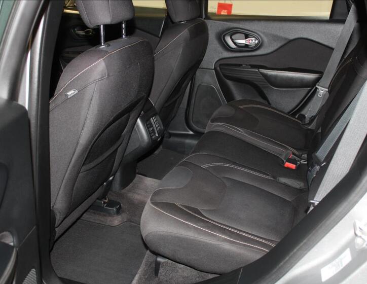 Jeep Cherokee 14
