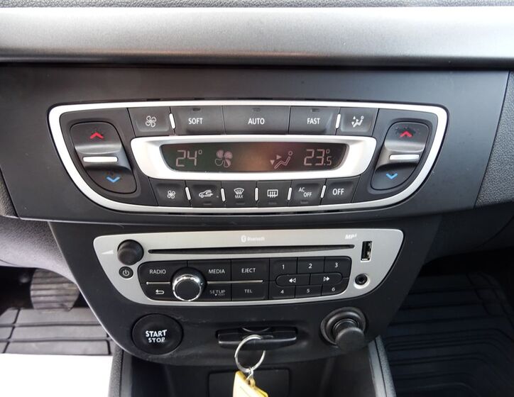 Renault Fluence 8