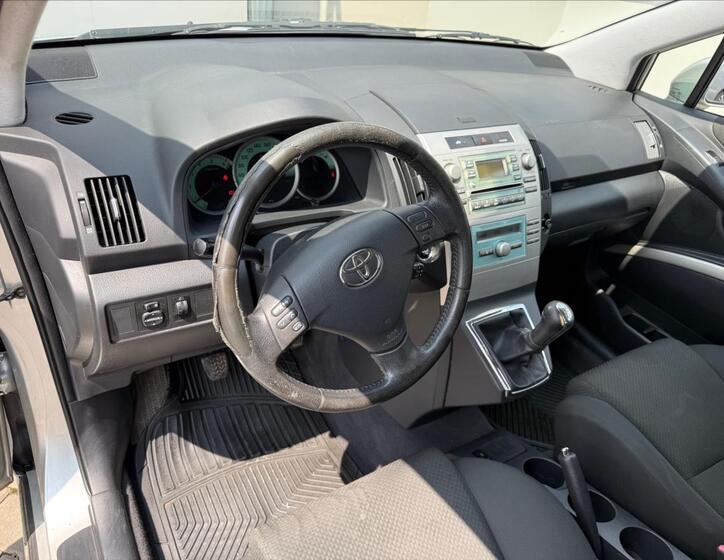 Toyota Corolla Verso 3