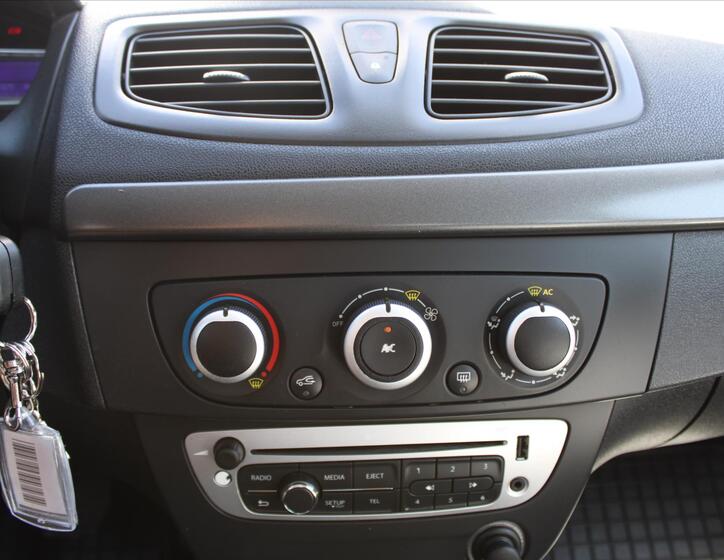 Renault Fluence 15