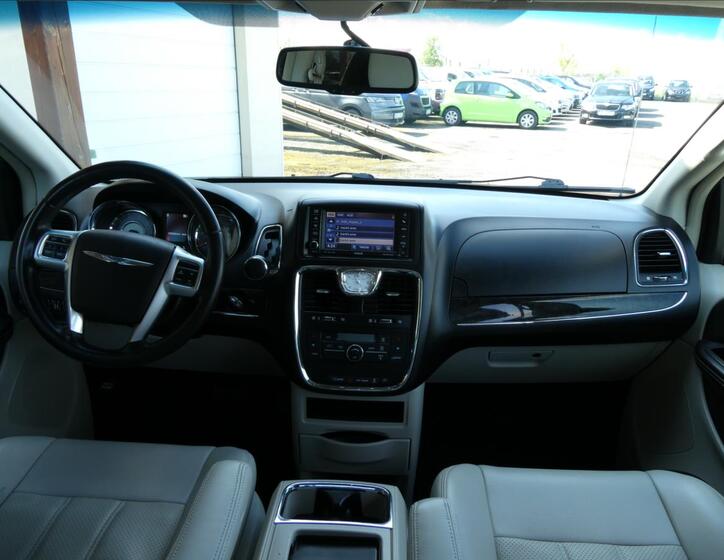 Chrysler Town & Country 22