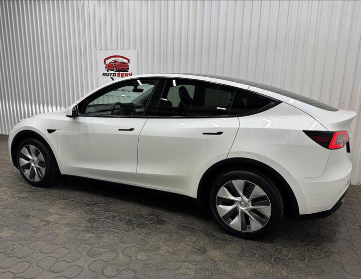 Tesla Model Y 5