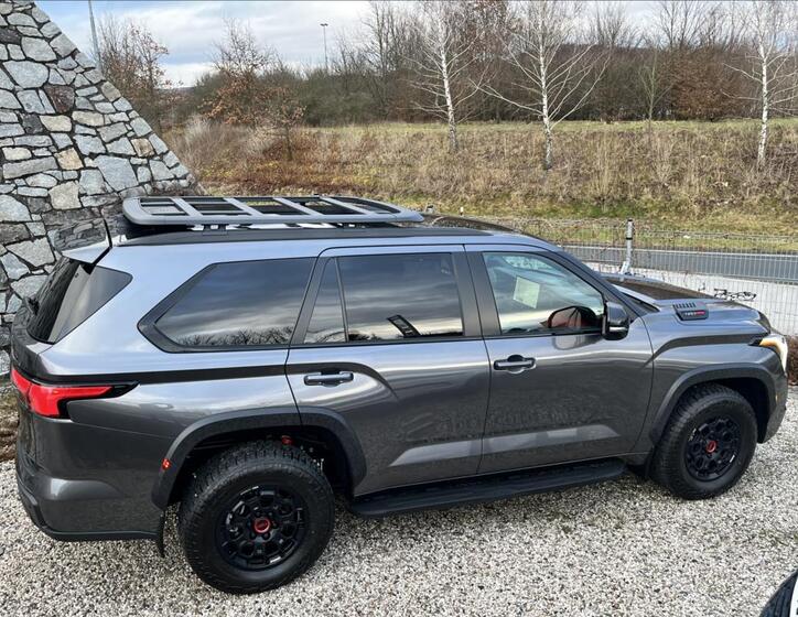 Toyota Sequoia 9