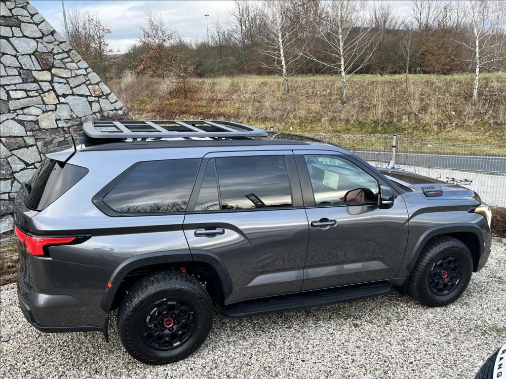 Toyota Sequoia
