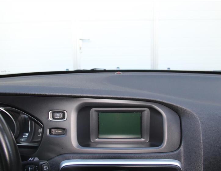 Volvo V40 24