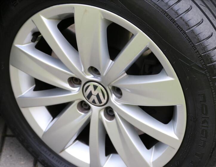 Volkswagen Passat 9