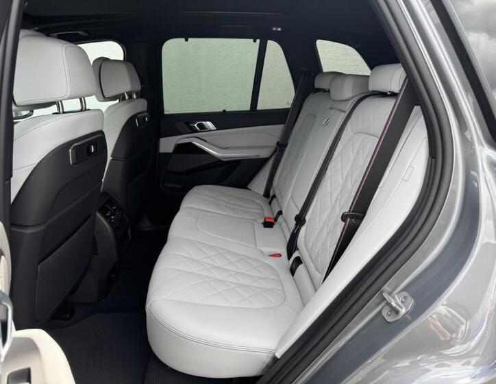 BMW X5 8