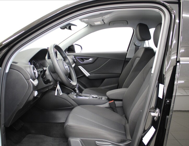 Audi Q2 6