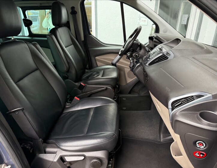 Ford Tourneo Custom 12