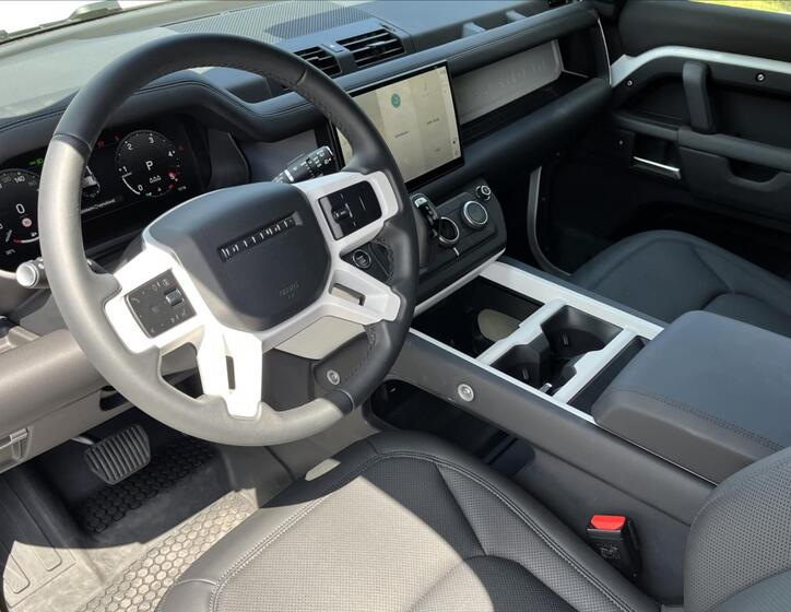 Land Rover Defender 12