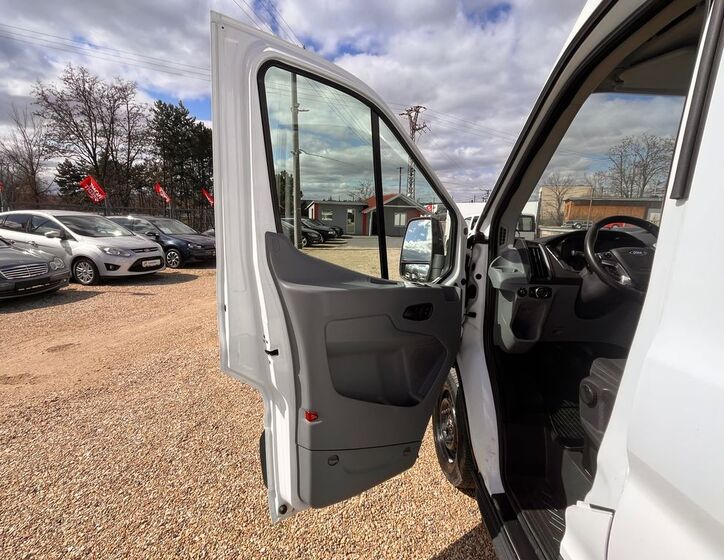 Ford Transit 9