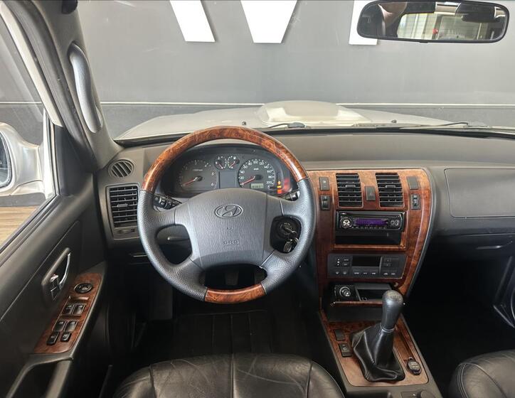 Hyundai Terracan 24