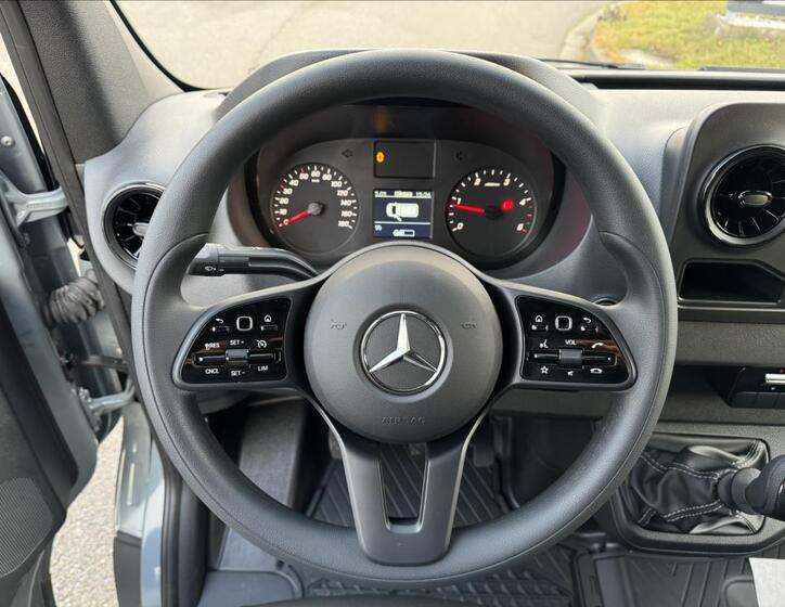 Mercedes-Benz Sprinter 12
