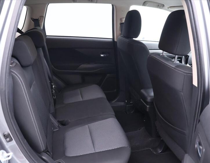 Mitsubishi Outlander 13
