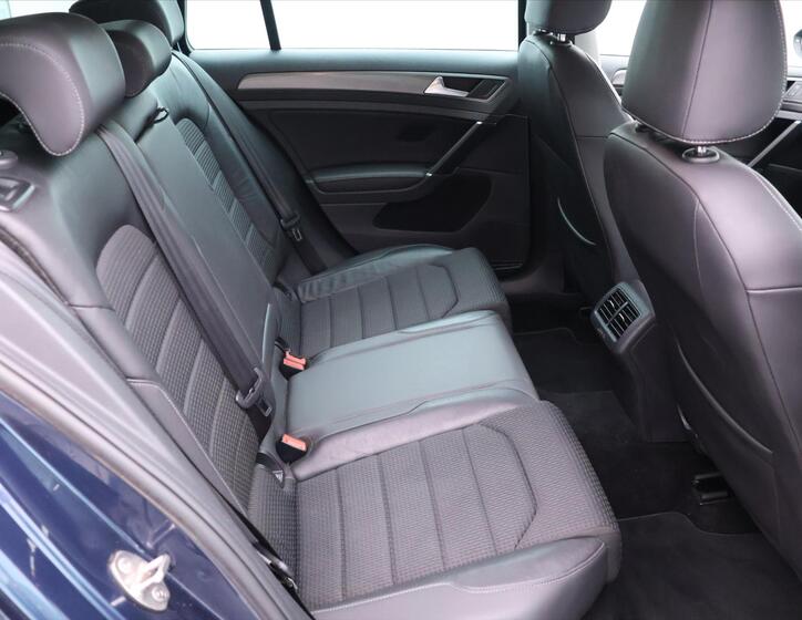 Volkswagen Golf 14
