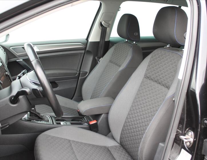 Volkswagen Golf 10