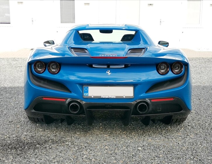Ferrari F8 5
