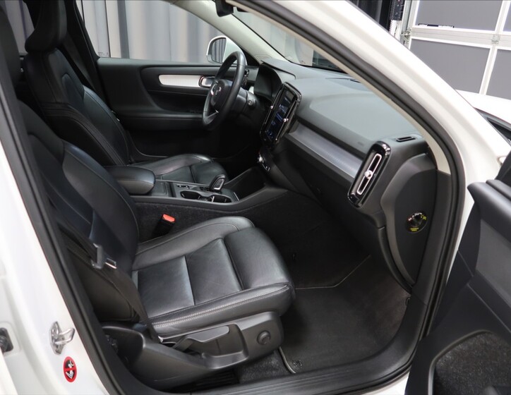Volvo XC40 10