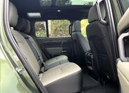 Land Rover Defender 26
