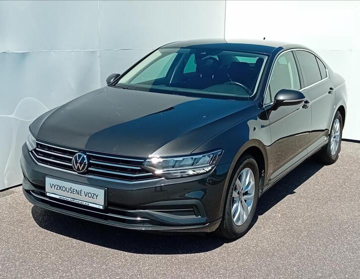 Volkswagen Passat 1