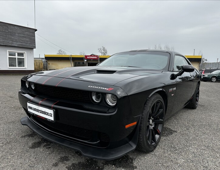 Dodge Challenger 1