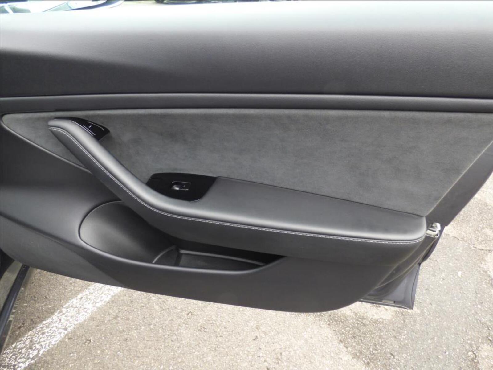 Tesla Model 3 44