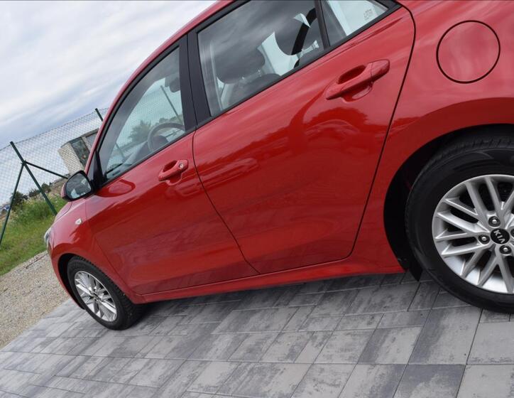 KIA Rio 11