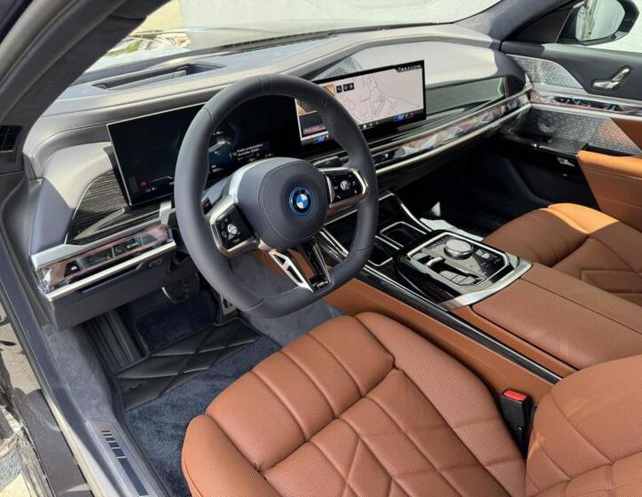 BMW i7 5