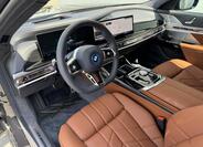 BMW i7 5