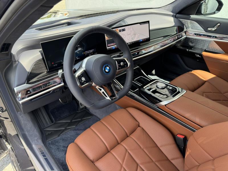 BMW i7
